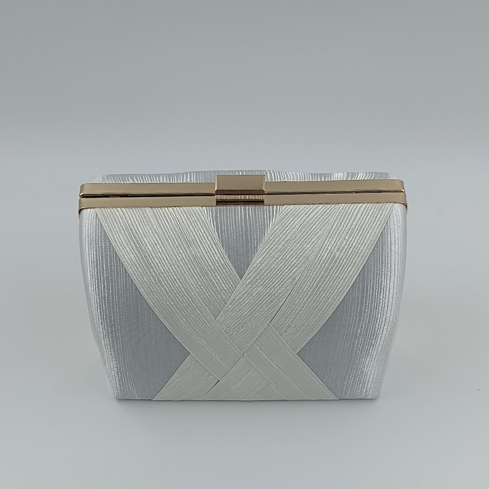 Γυναικείο βραδινό clutch με σατινέ υφή και χρυσό κούμπωμα