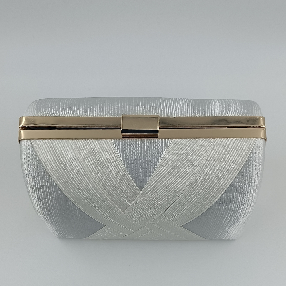Γυναικείο βραδινό clutch με σατινέ υφή και χρυσό κούμπωμα
