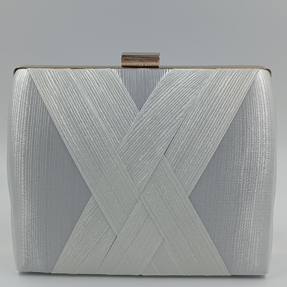 Γυναικείο λευκό clutch τσαντάκι με χρυσή αλυσίδα – Suga Style
