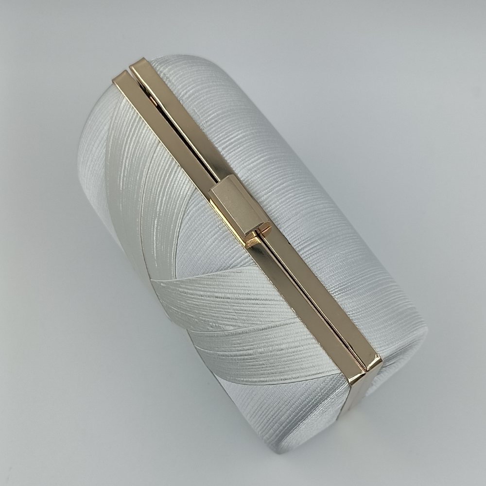 Γυναικείο βραδινό clutch με σατινέ υφή και χρυσό κούμπωμα
