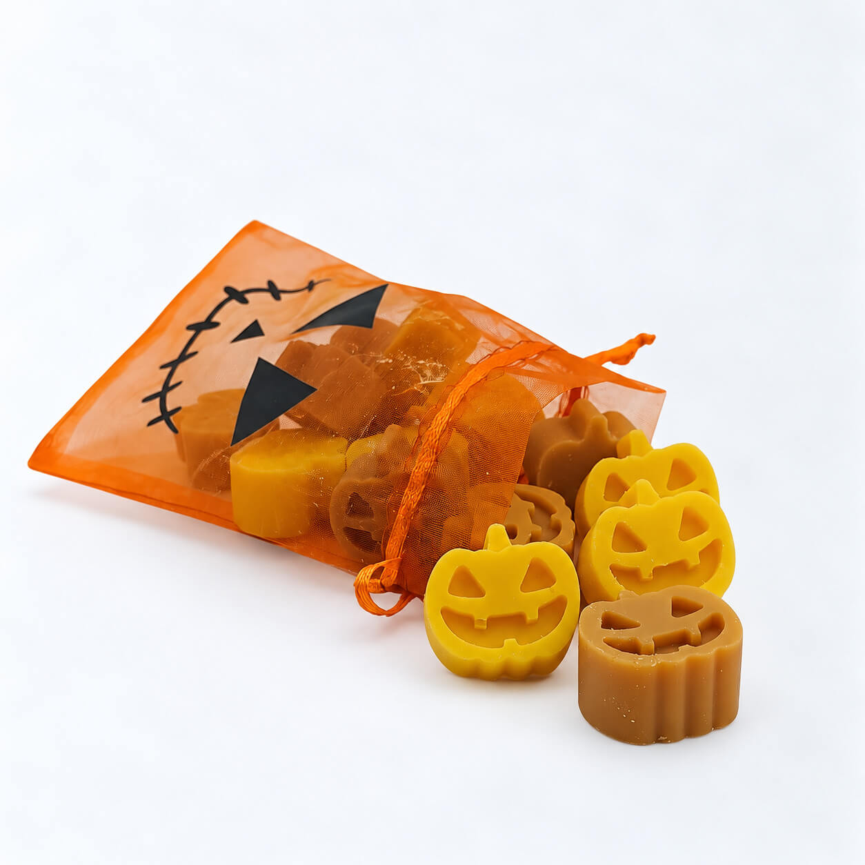 14 αρωματικά Wax Melts Halloween Pumpkin Soufflé σε πορτοκαλί πουγκί με πρόσωπο κολοκύθας