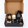 Halloween Gift Box Spooky Vibes με κεριά νεκροκεφαλή, μαύρες κάλτσες και πουγκί Suga Style