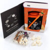 Σετ δώρου Halloween με μαύρες κάλτσες, αρωματικά wax melts και κουτί βιβλίο