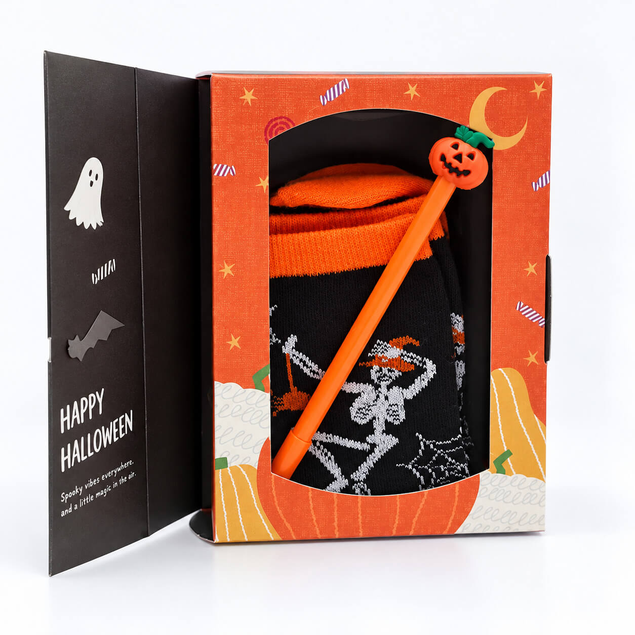 Αρωματικά Halloween wax melts σε σχήμα κρανίου με θεματικές κάλτσες και μολύβι